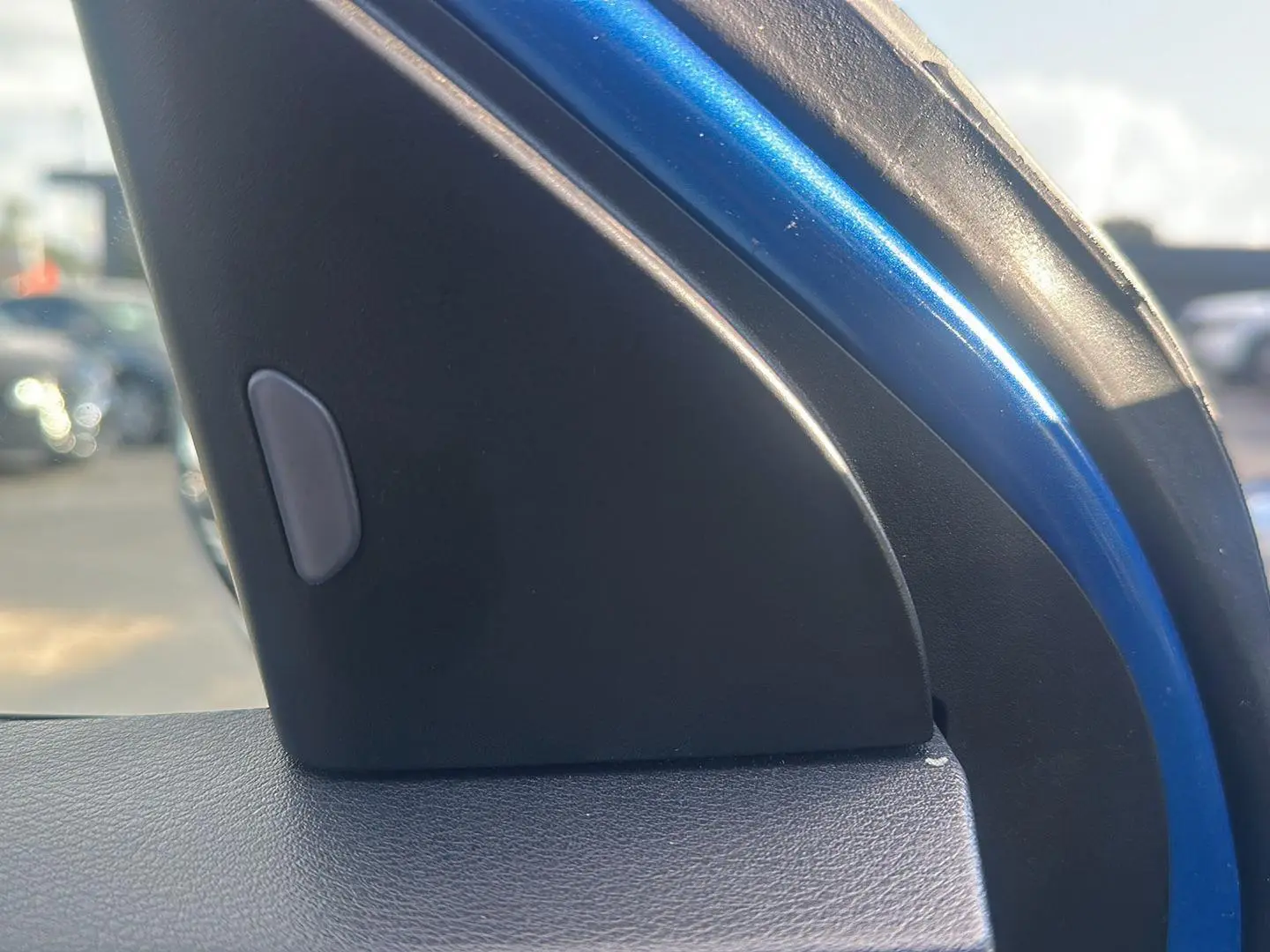 2023 Nissan Kicks SR photo 10