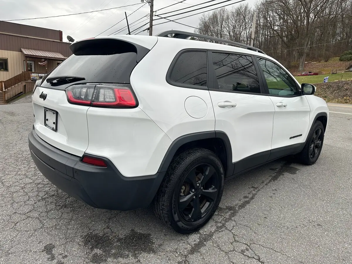 2019 Jeep Cherokee Altitude photo 2