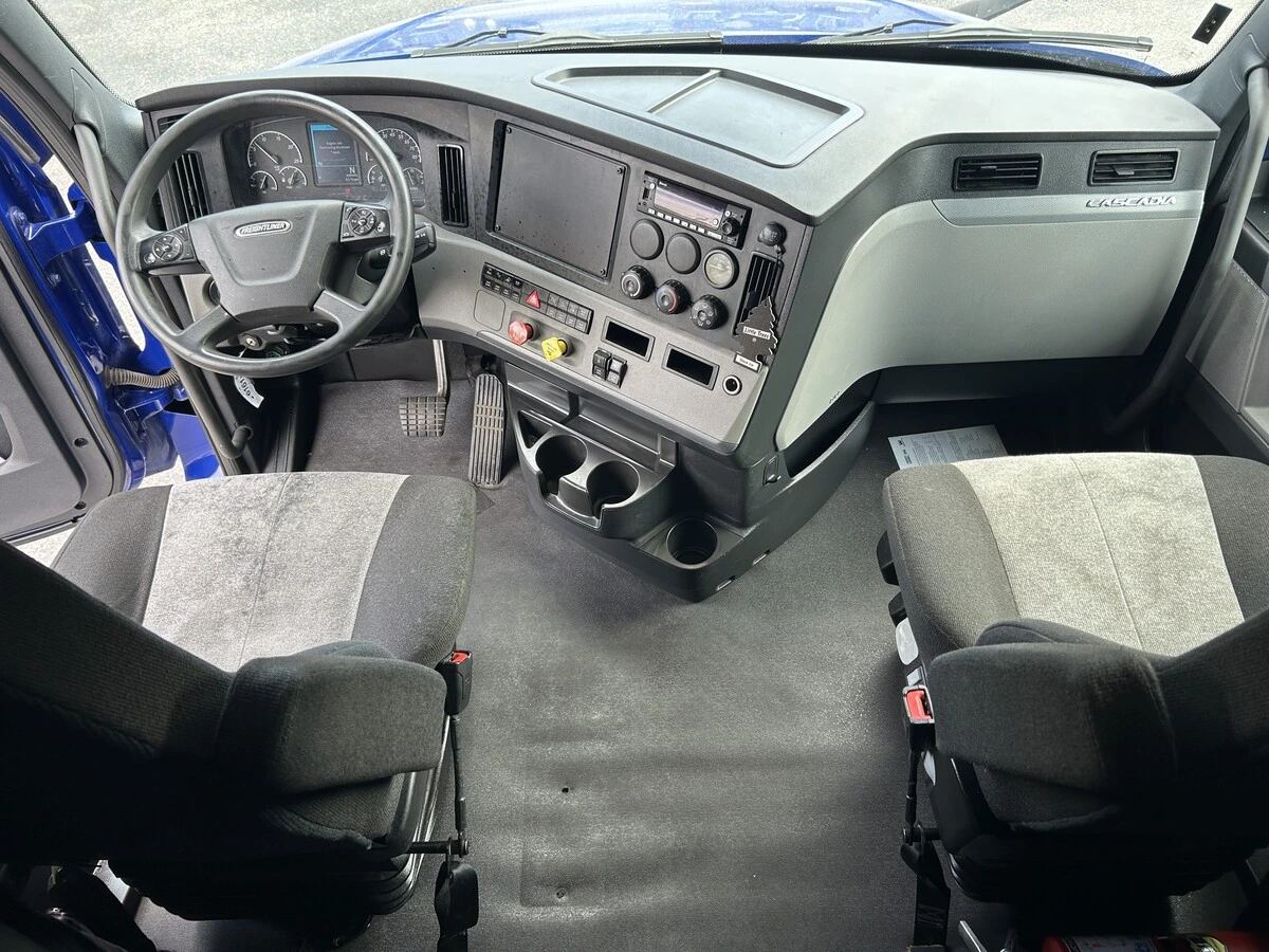 2022 Freightliner Cascadia - image 21