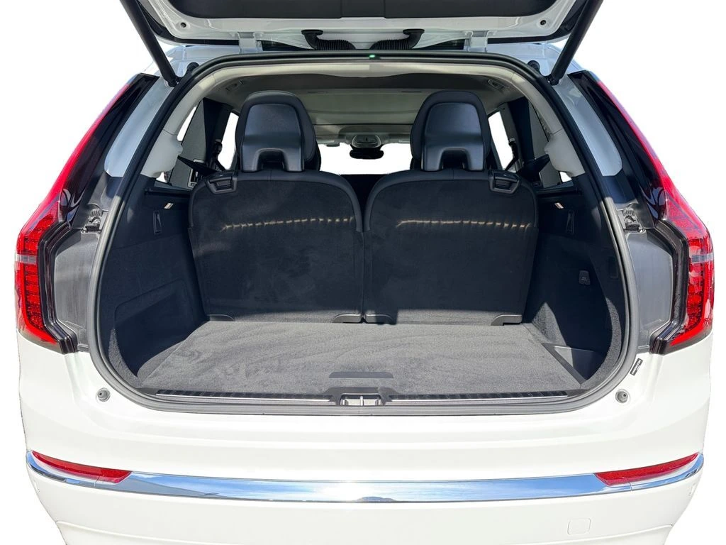 2025 Volvo - image 11