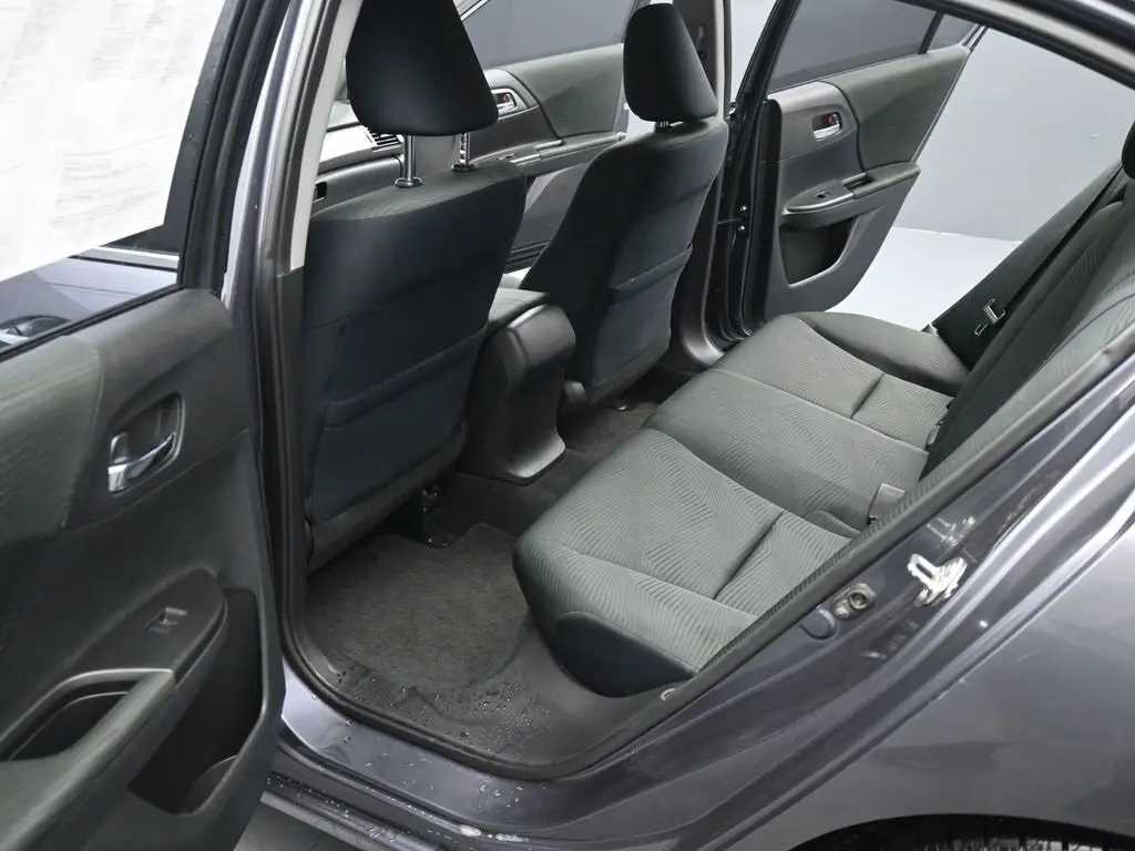 2015 Honda Accord LX photo 17