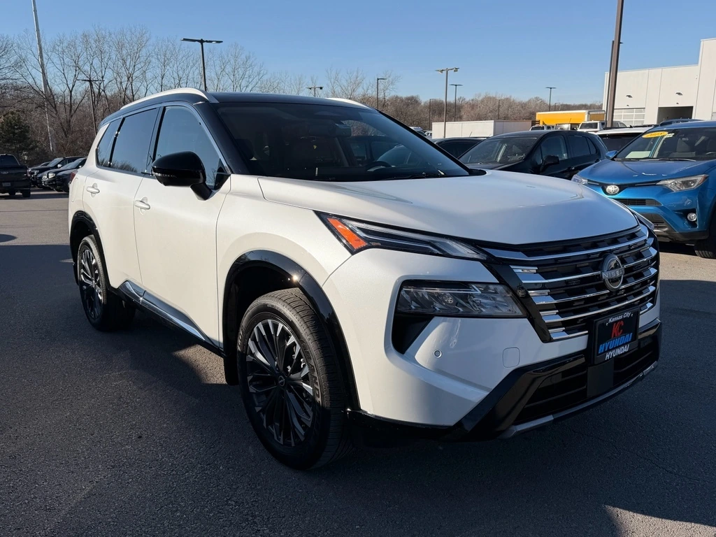 Used 2025 Nissan Rogue Platinum with VIN JN8BT3DD7SW471758 for sale in Kansas City