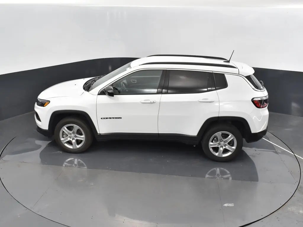 2023 Jeep Compass Latitude photo 32
