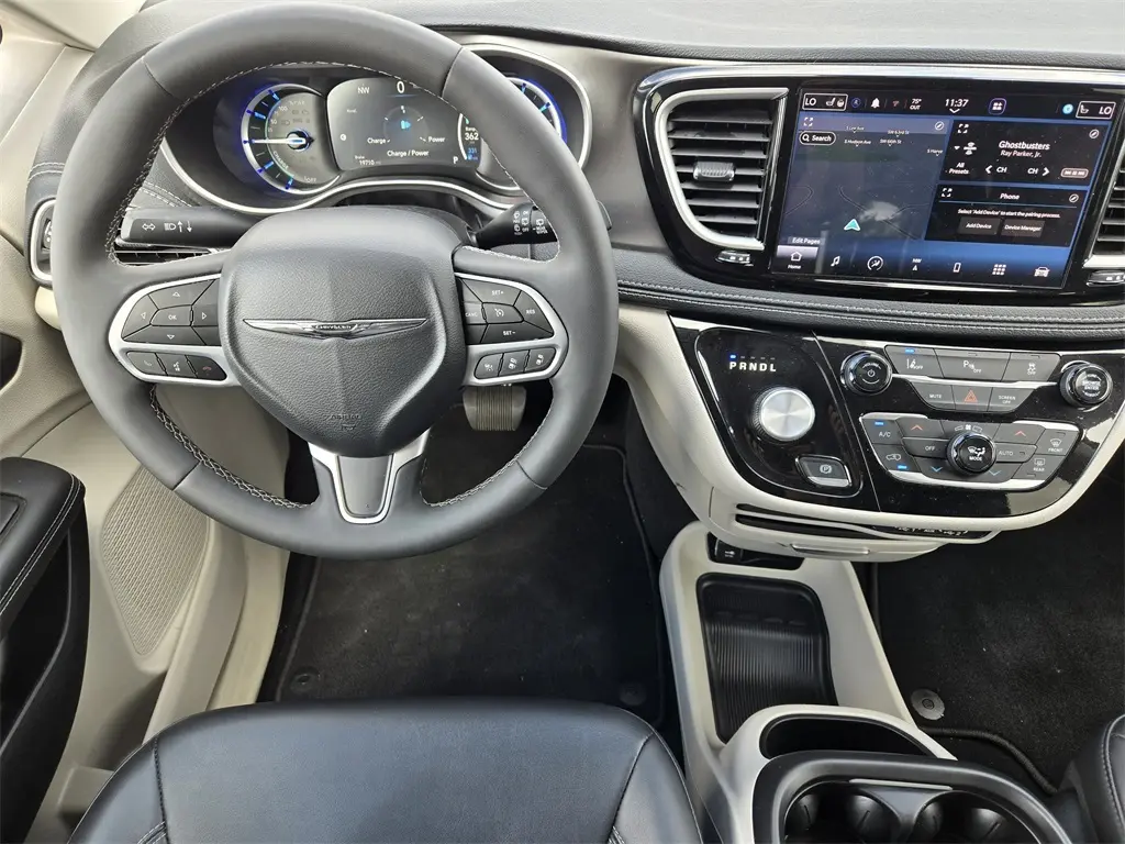 2024 Chrysler Pacifica Hybrid photo 24