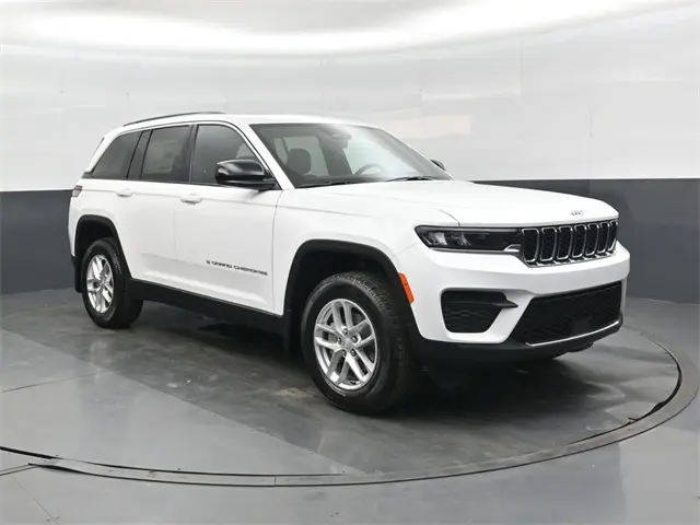 2025 Jeep Grand Cherokee Laredo's photo
