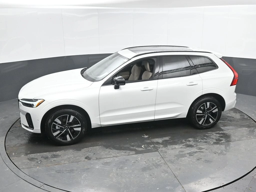 2026 Volvo - image 34
