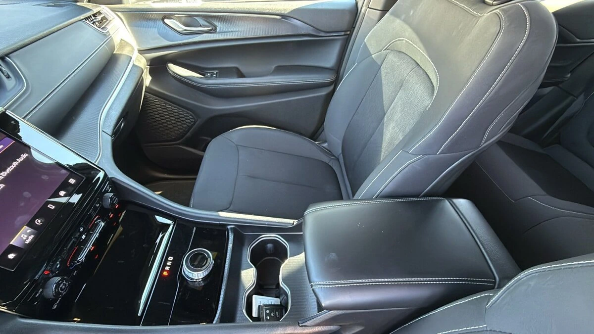 2025 Jeep Grand Cherokee Laredo - Photo 12
