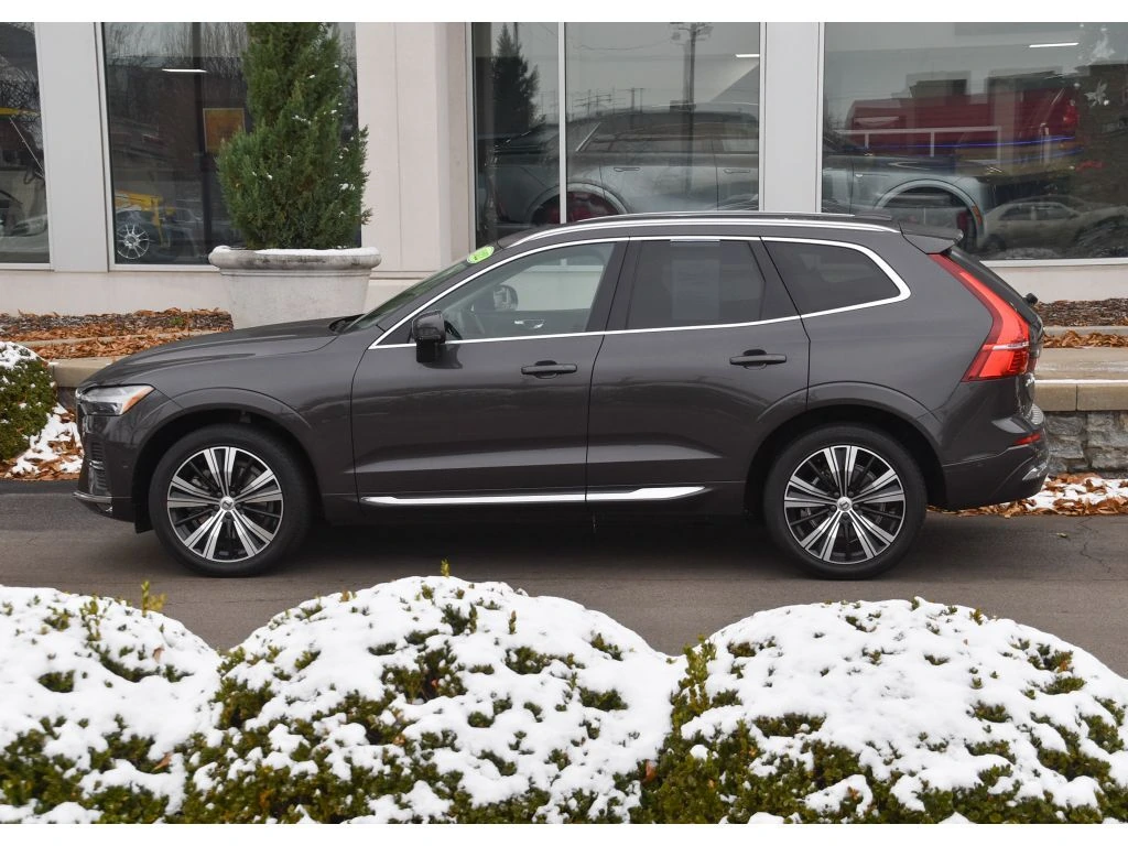 2022 Volvo - image 6