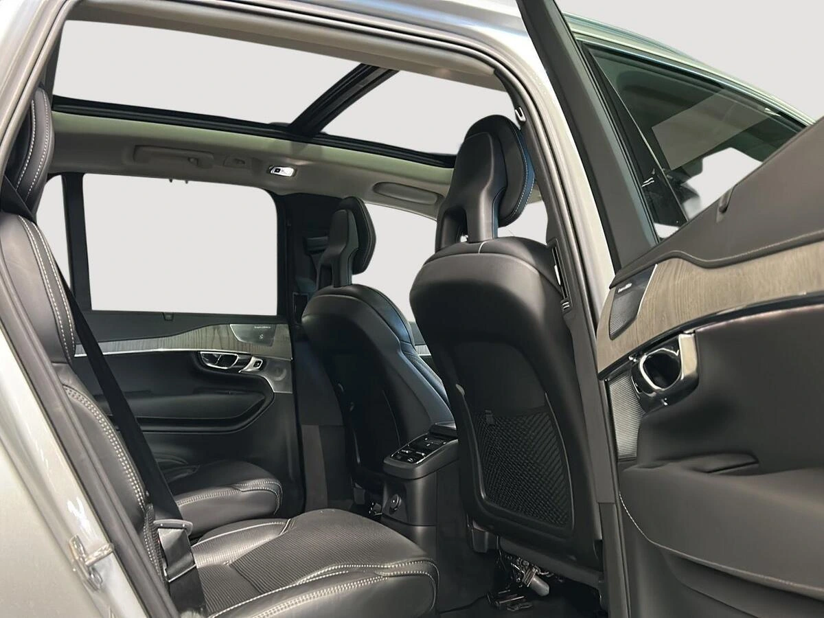 2021 Volvo - image 7