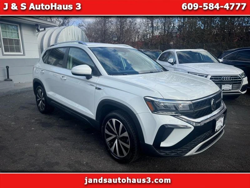 2022 Volkswagen Taos SE's photo