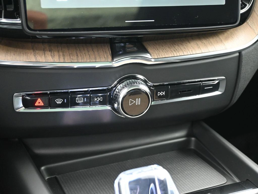 2026 Volvo XC60 Plus - Photo 16