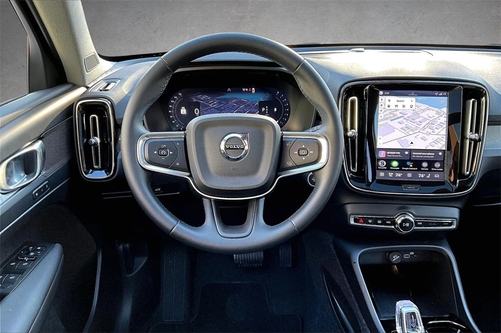 2026 Volvo - image 8