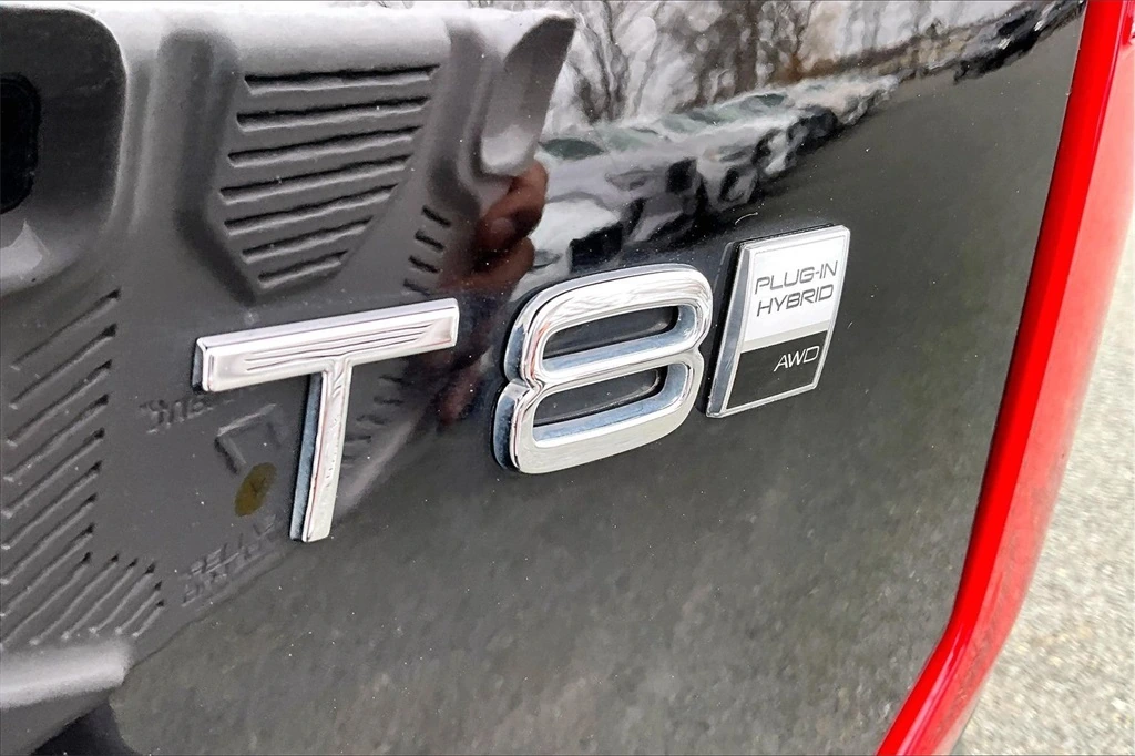 2025 Volvo - image 24