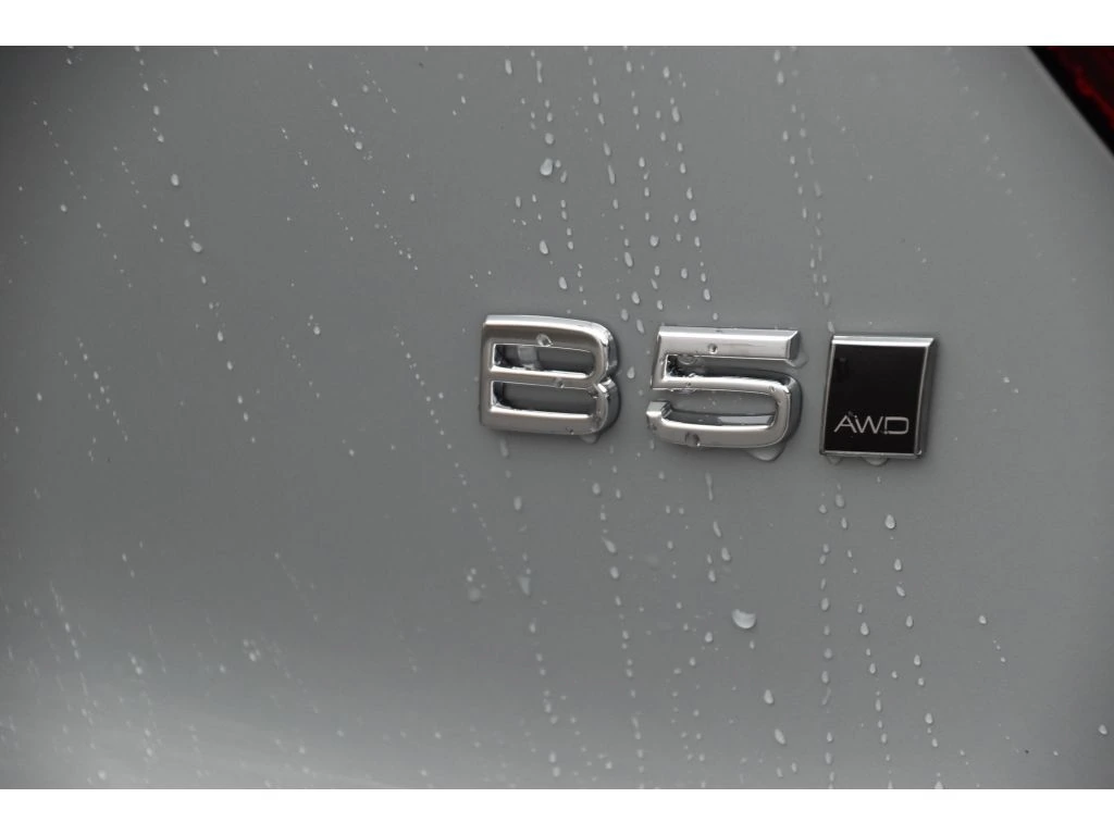 2026 Volvo - image 28