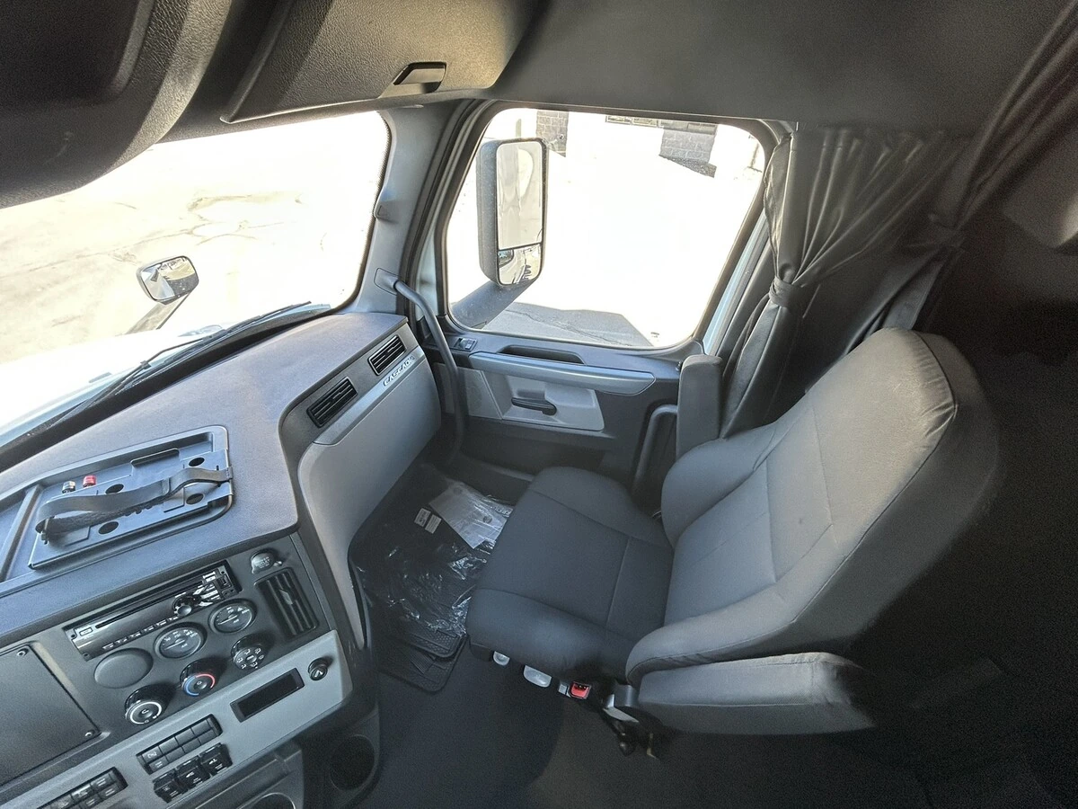 2022 Freightliner Cascadia - image 18