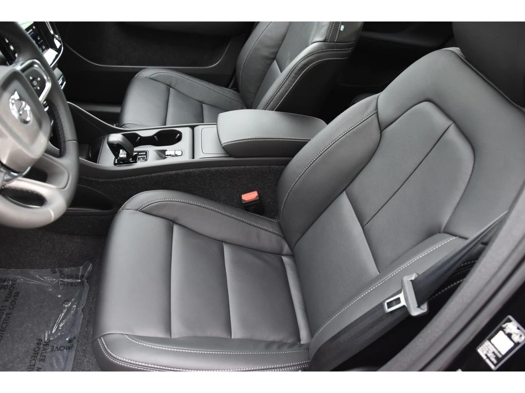 2026 Volvo - image 12