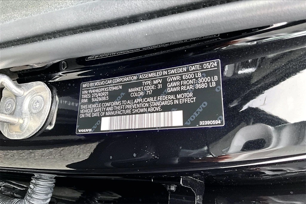 2025 Volvo - image 19