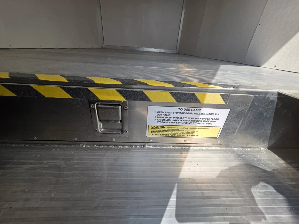 2024 Isuzu NPR — photo 7