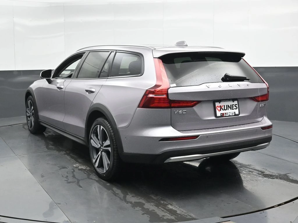 2026 Volvo V60 Cross Country Plus - Photo 8