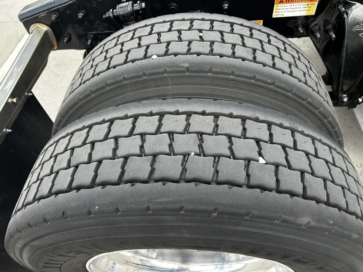 2023 Freightliner Cascadia — photo 7