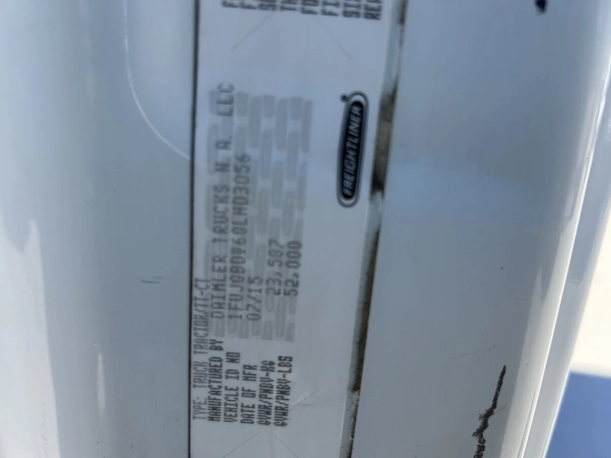 2016 Freightliner Cascadia - image 15