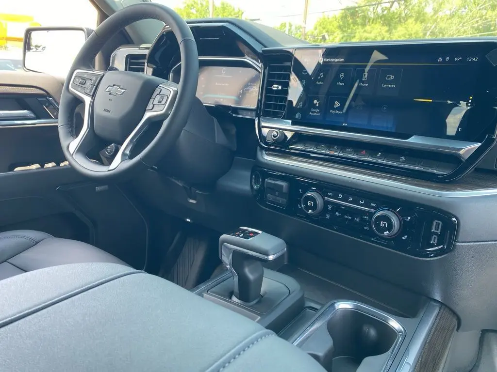2026 Chevrolet Silverado 1500 LT Trail Boss photo 4