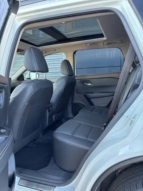 2023 Nissan Rogue SL photo 6