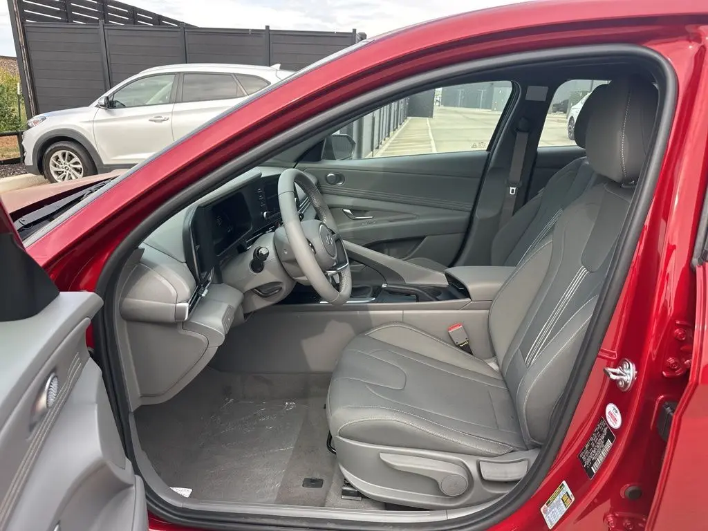 2025 Hyundai Elantra SEL Sport photo 20