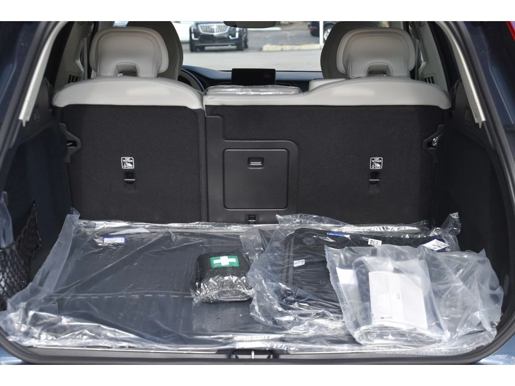 2026 Volvo - image 22