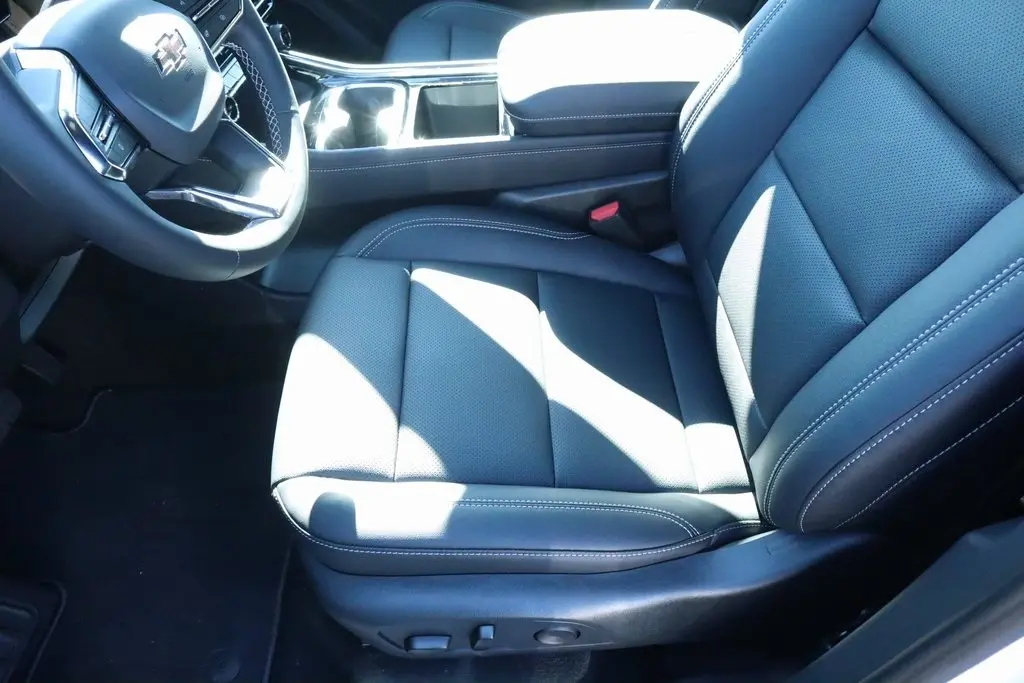 2026 Chevrolet Traverse 1LT photo 2