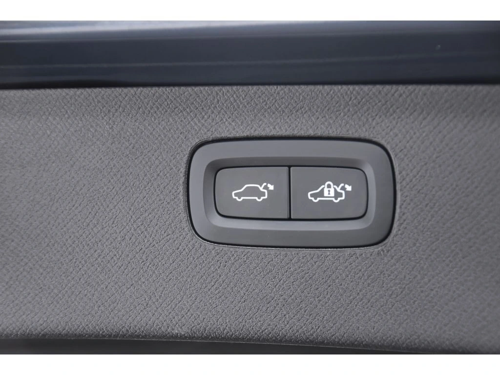 2023 Volvo - image 26