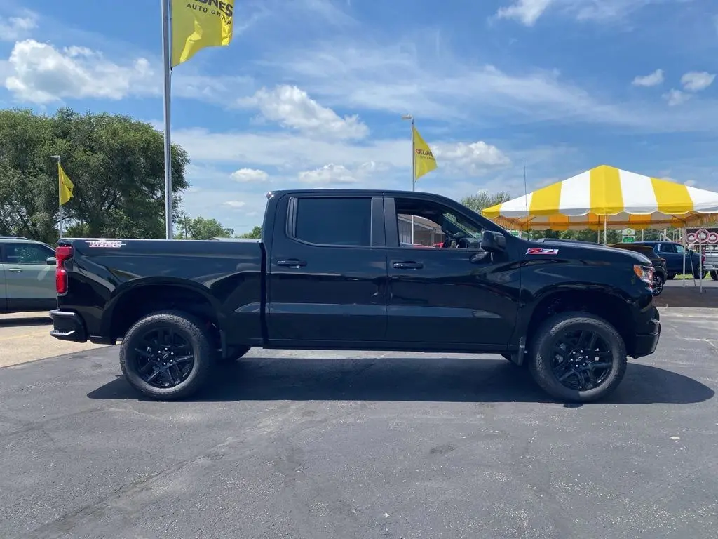 2026 Chevrolet Silverado 1500 LT Trail Boss photo 2
