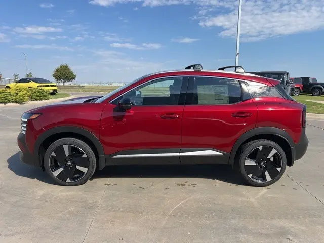 2026 Nissan Kicks SR photo 4