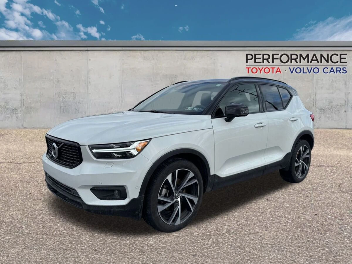 2022 Volvo XC40 R-Design's photo