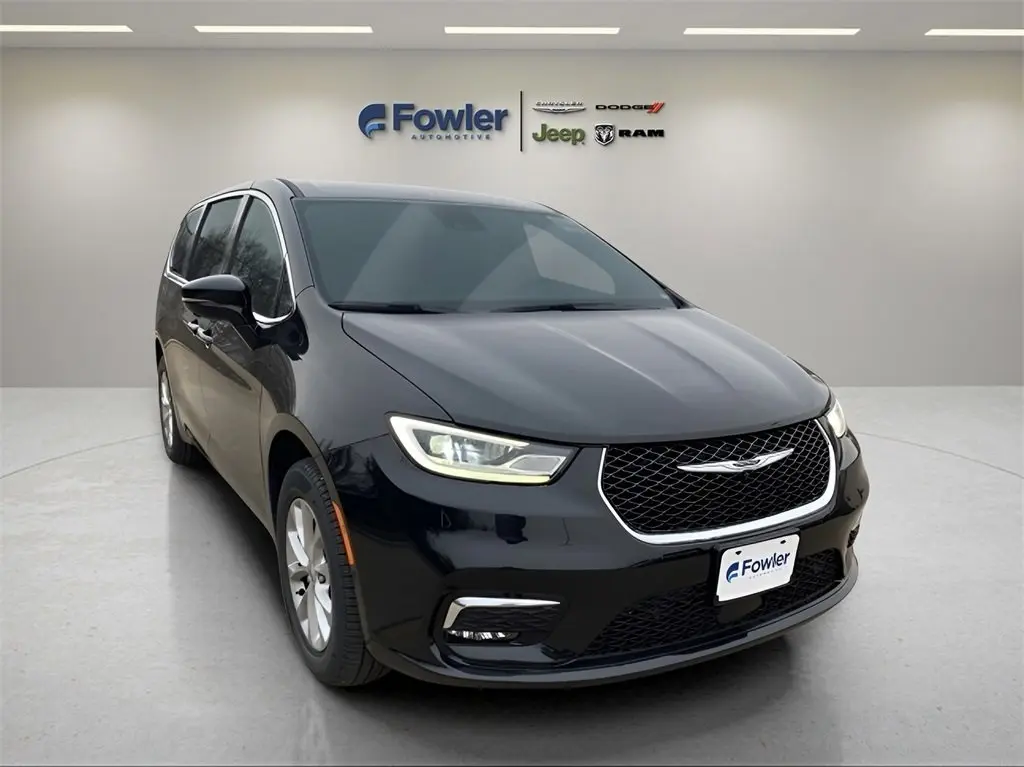 2025 Chrysler Pacifica photo 3