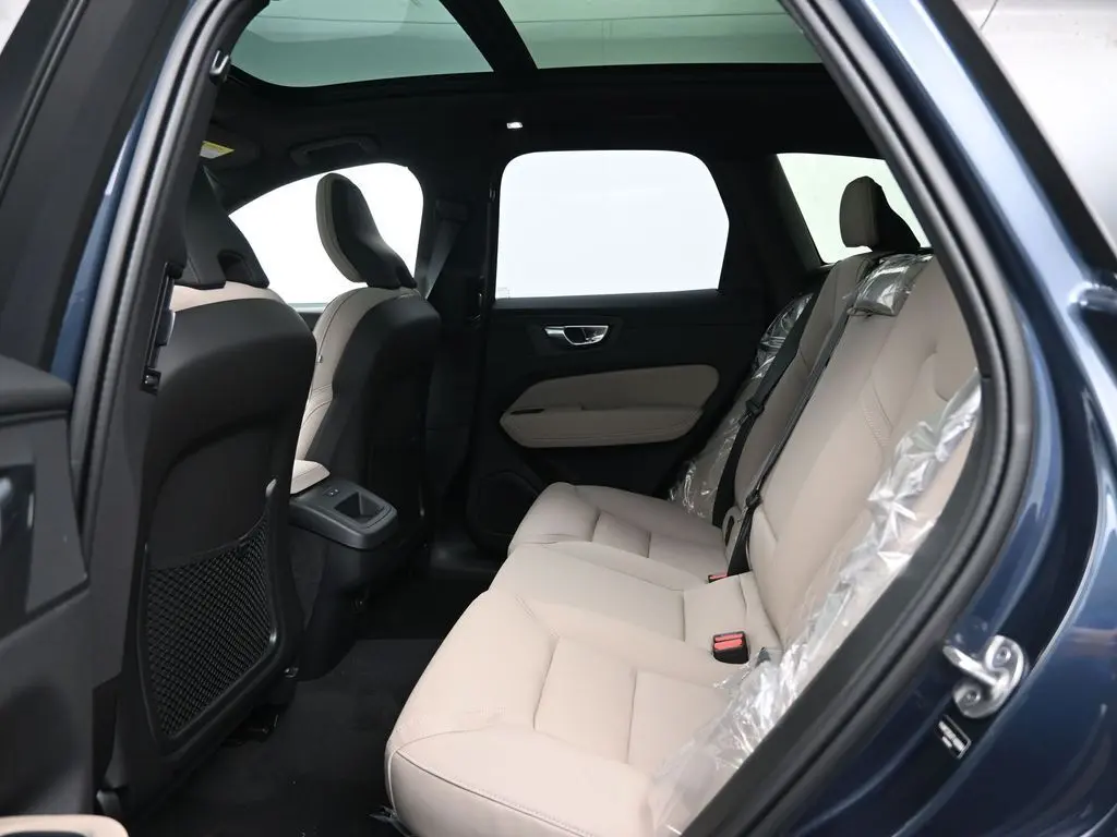 2026 Volvo - image 24