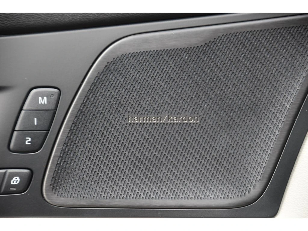 2026 Volvo - image 22