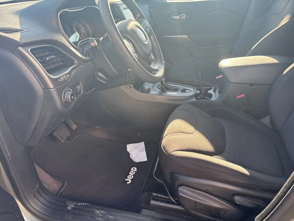 2019 Jeep Cherokee Latitude photo 5