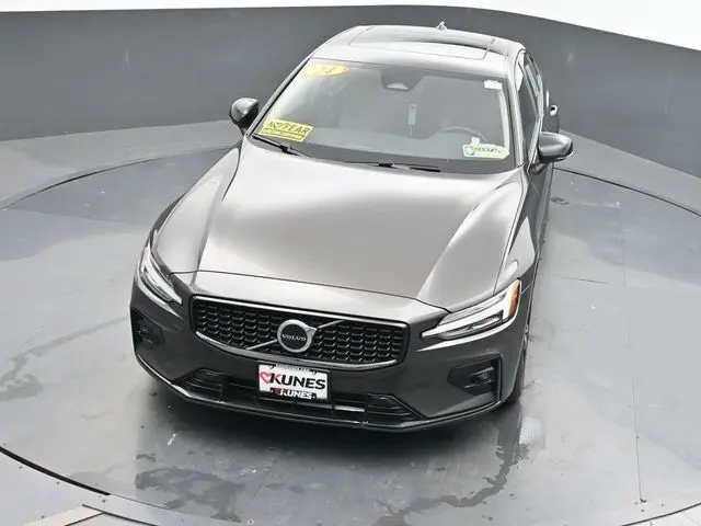 2024 Volvo S60 B5 Core photo 24