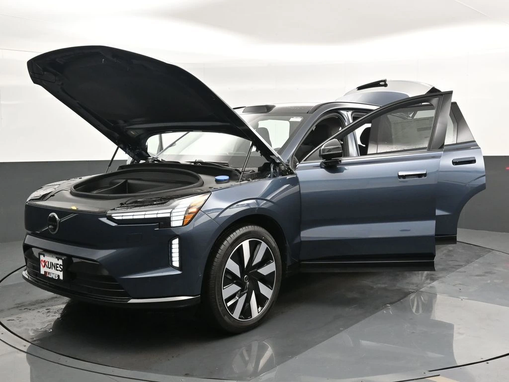 2025 Volvo EX90 Ultra - Photo 40