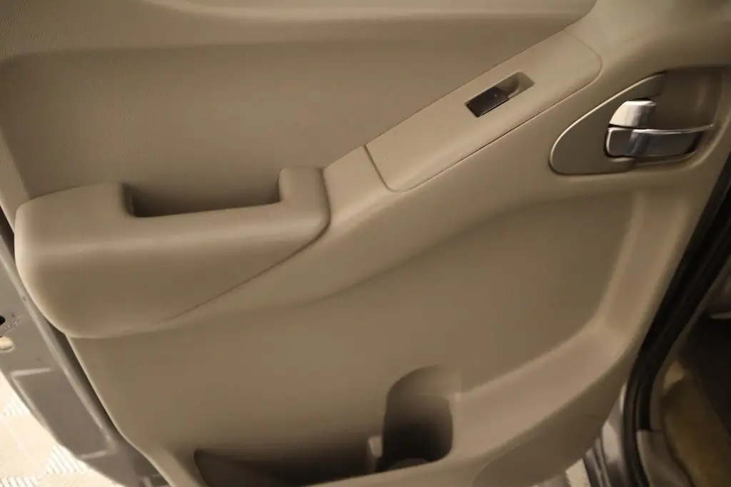 2016 Nissan Frontier SV photo 13