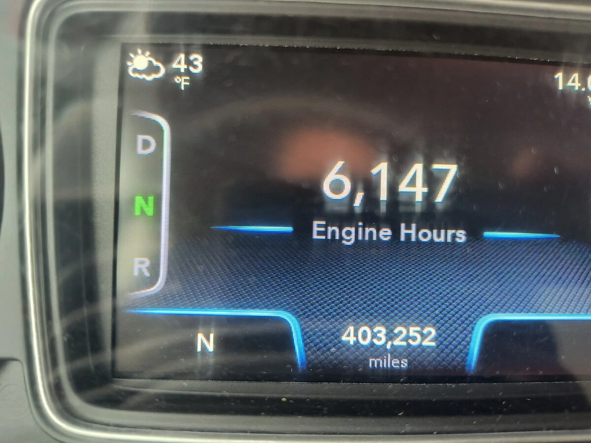 2020 International LT - image 3