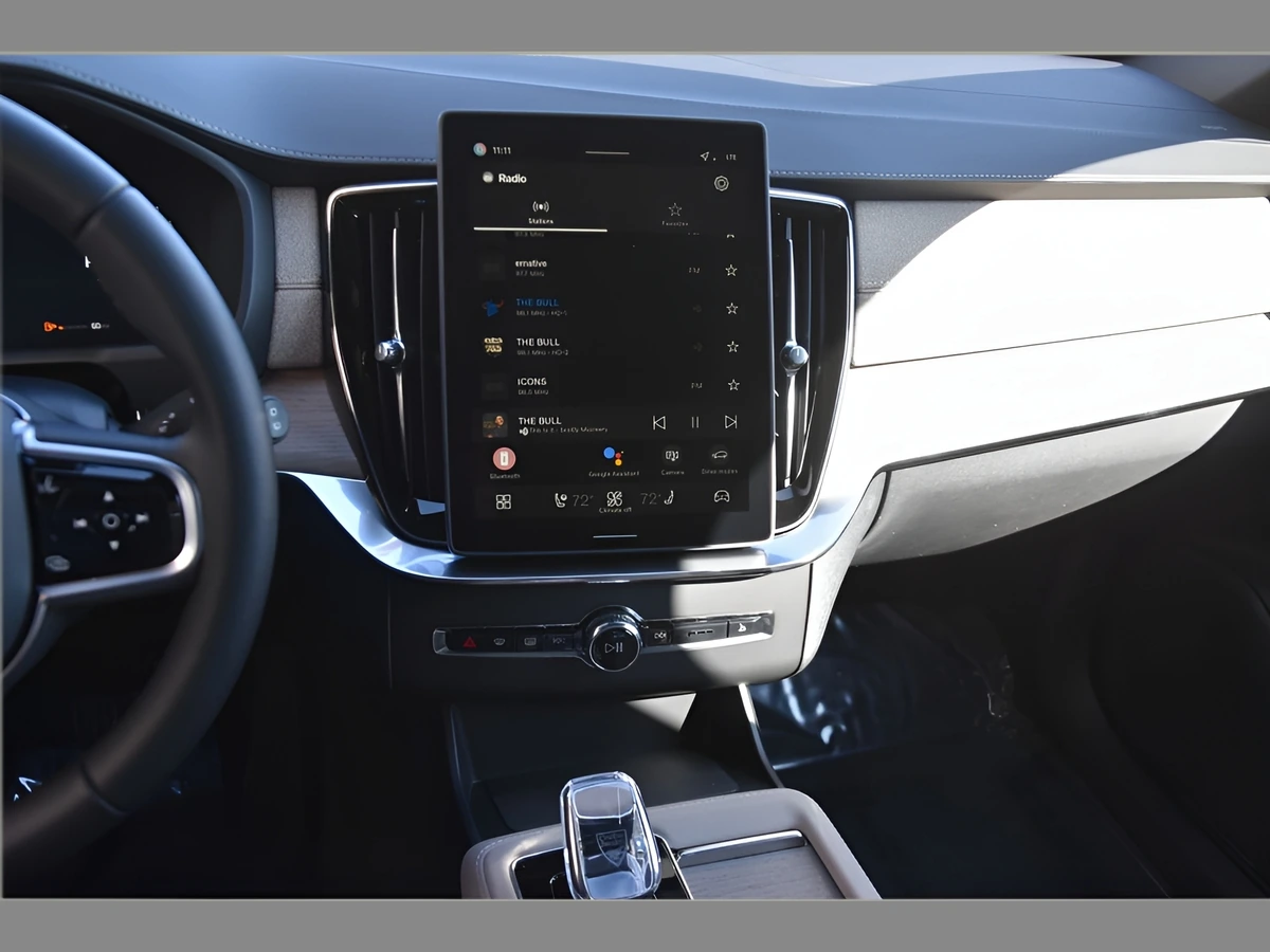 2026 Volvo XC90 Plus - Photo 18
