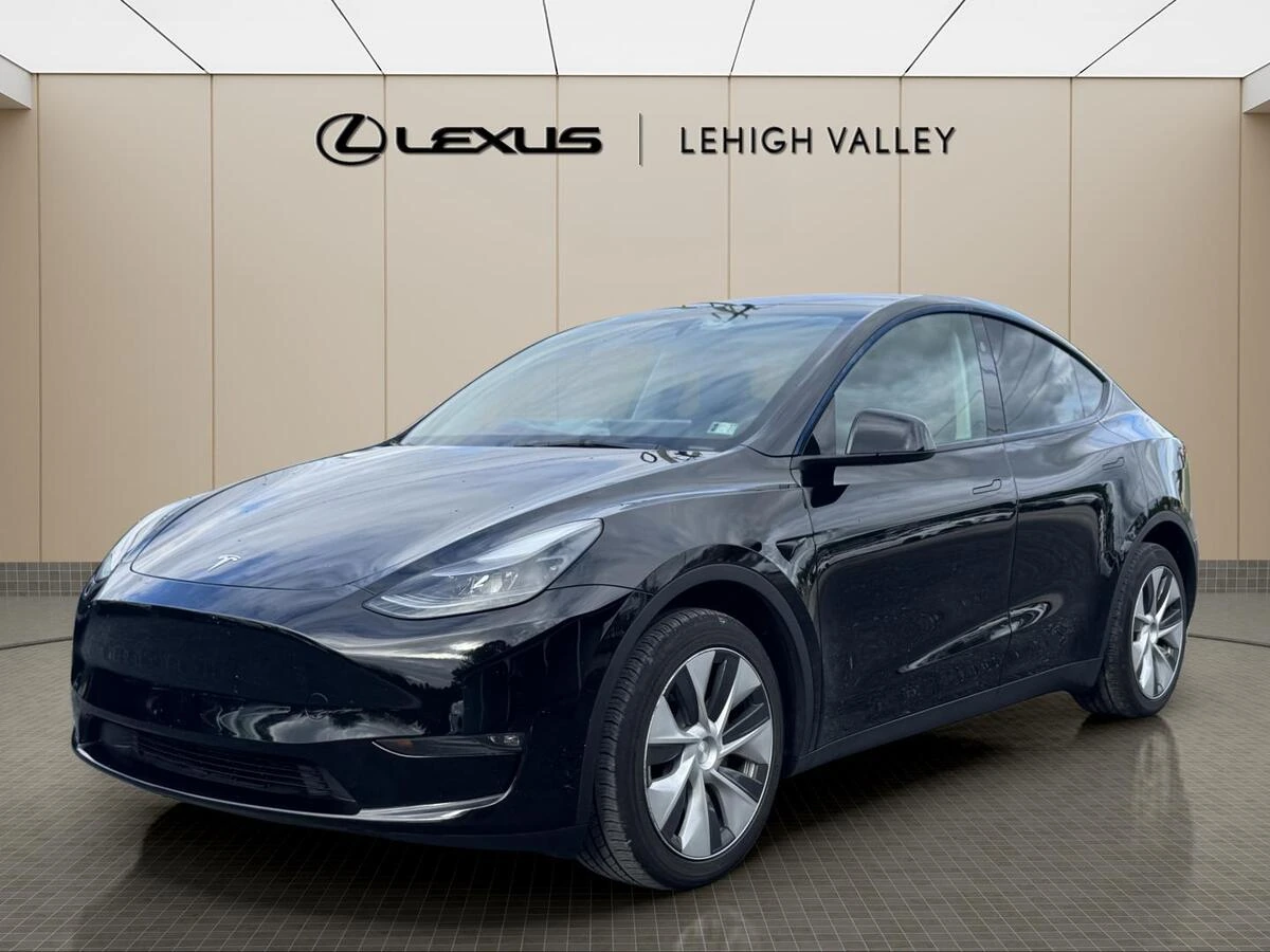 2023 Tesla Model Y's photo