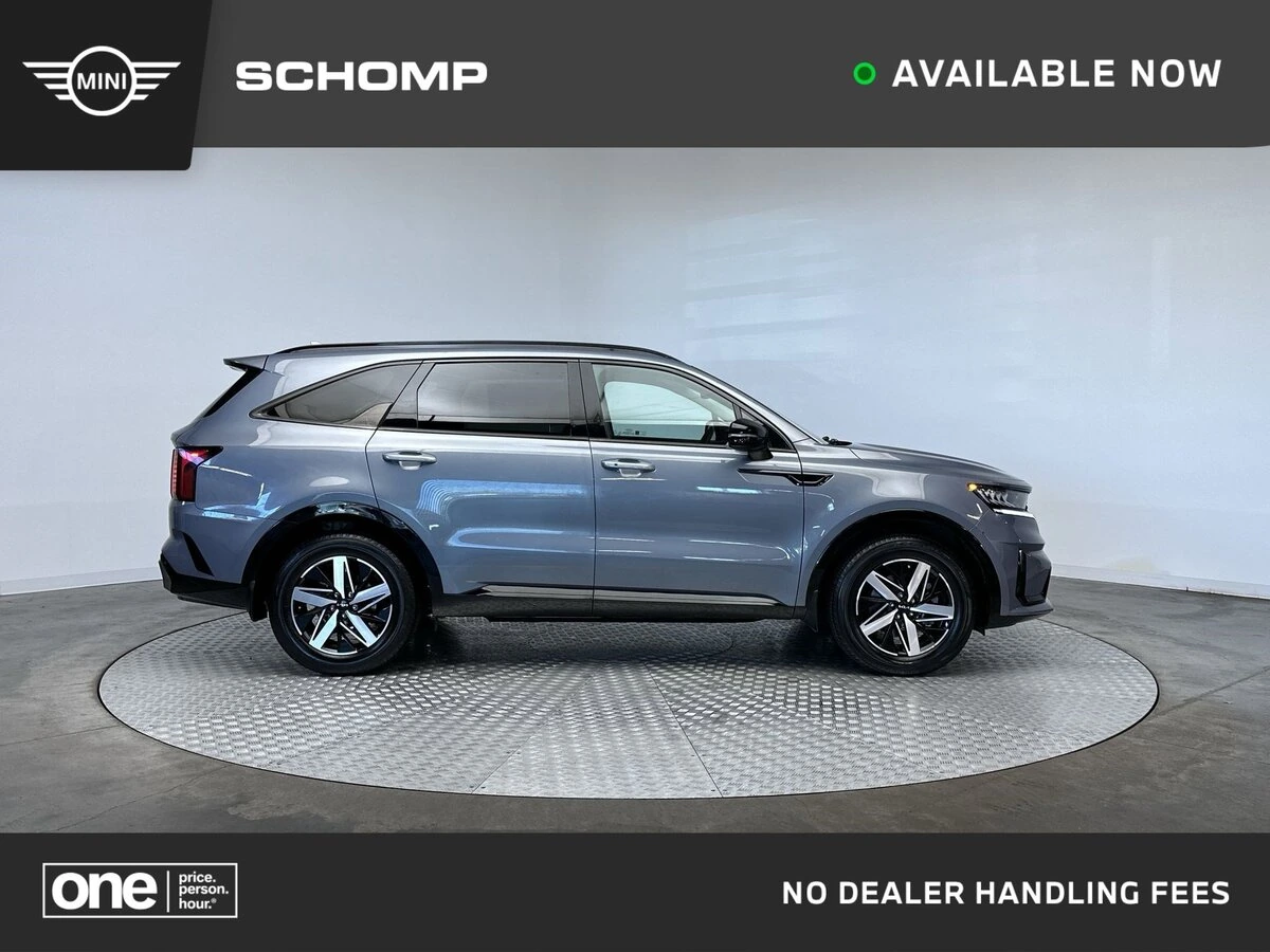 2022 Kia Sorento S's photo