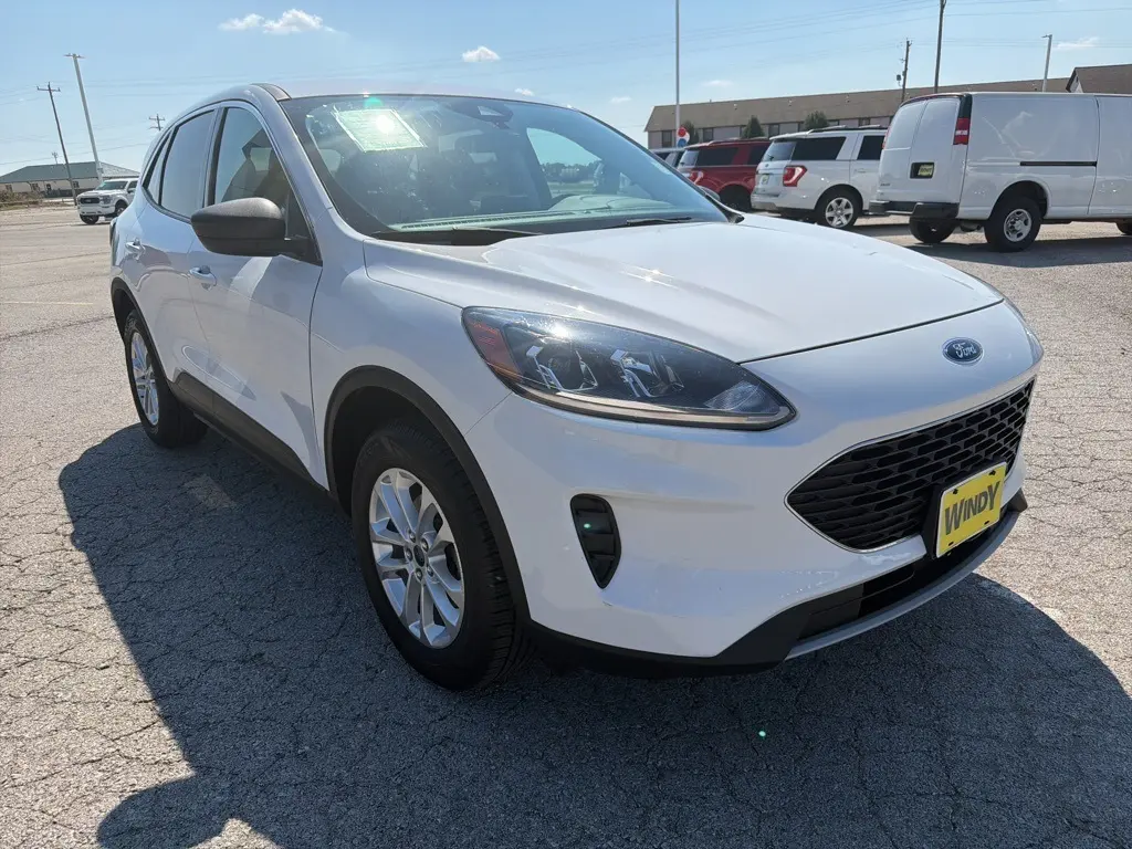 2022 Ford Escape SE photo 3