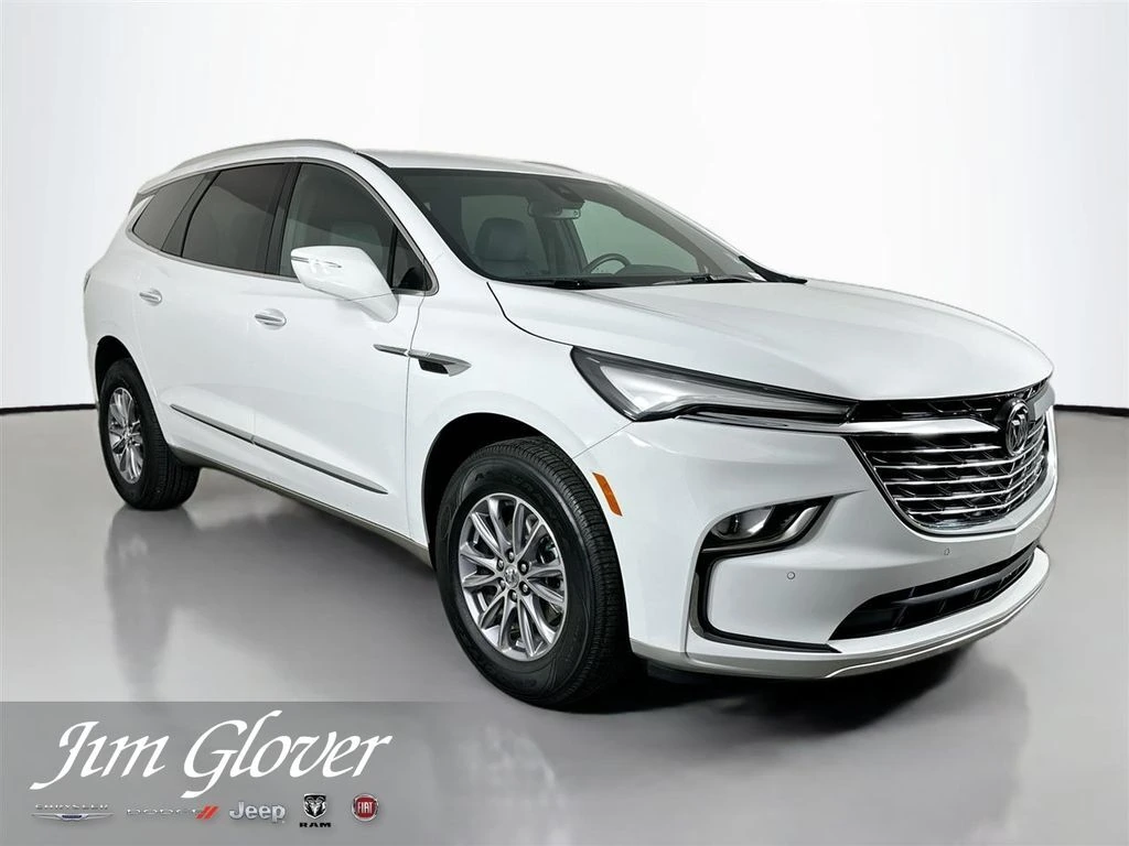 2024 Buick Enclave Essence's photo