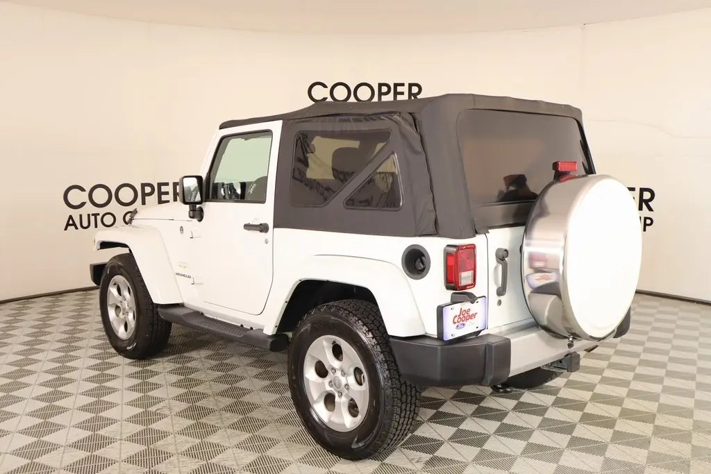 2015 Jeep Wrangler Sahara photo 15