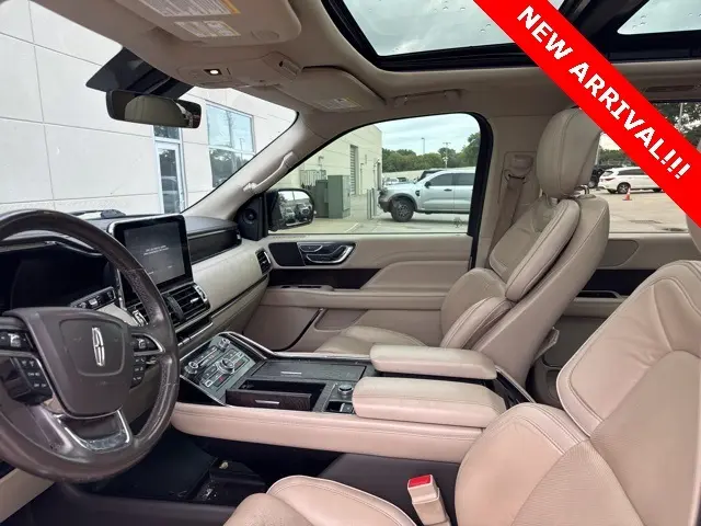 2018 Lincoln Navigator Select photo 4