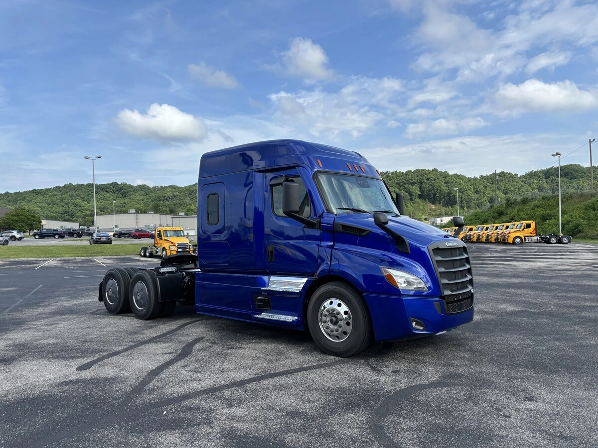2026 Freightliner Cascadia in Knoxville, TN — photo 4